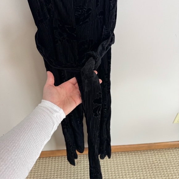 Anthropologie Moulinette soeurs Black Velvet belted Jumpsuit NWT 6 - Picture 8 of 11